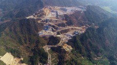 依托丰富的芝麻灰石材资源，湖北黄冈市英山县