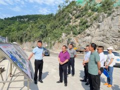 兴文县决策咨询委员会一行到大河苗族乡