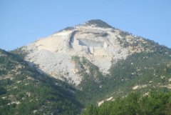 麻城石材产业园开展交通整治，70多辆车