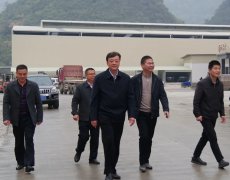 广西恭城县长黄枝君走访石材企业，强调