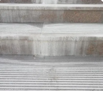 石材大踏步为什么会产生泛碱？